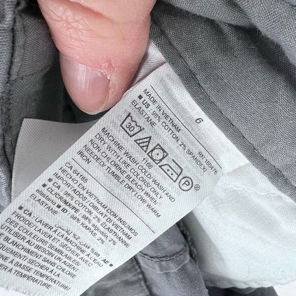 Old Navy Women's Gray Mid-Rise Shorts Size 6 - Picture 8 of 8